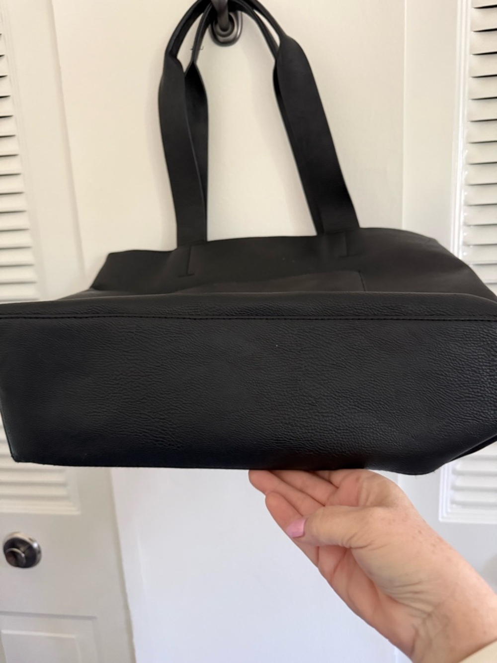 Universal Thread Faux Leather Classic Black Leather Tote Bag - Picture 3 of 4
